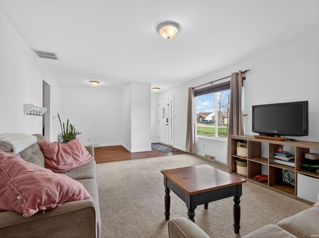 Photo of 1711 Lathrop Drive, Fort Wayne, IN 46808 (MLS # 202608424)