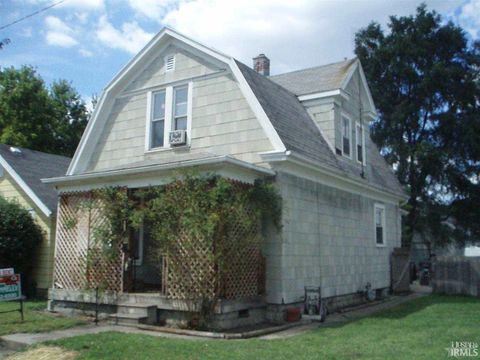 Photo of 938 Herman, Fort Wayne, IN 46808 (MLS # 202547287)