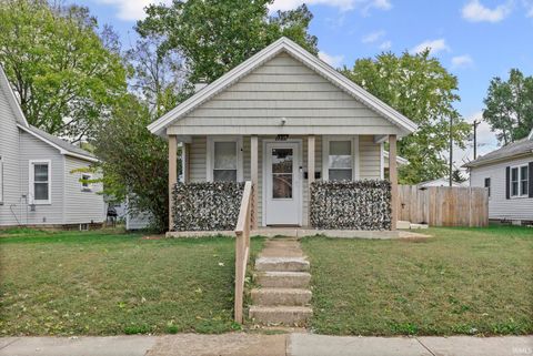 Photo of 2215 N 18Th Street, Lafayette, IN 47904 (MLS # 202542985)