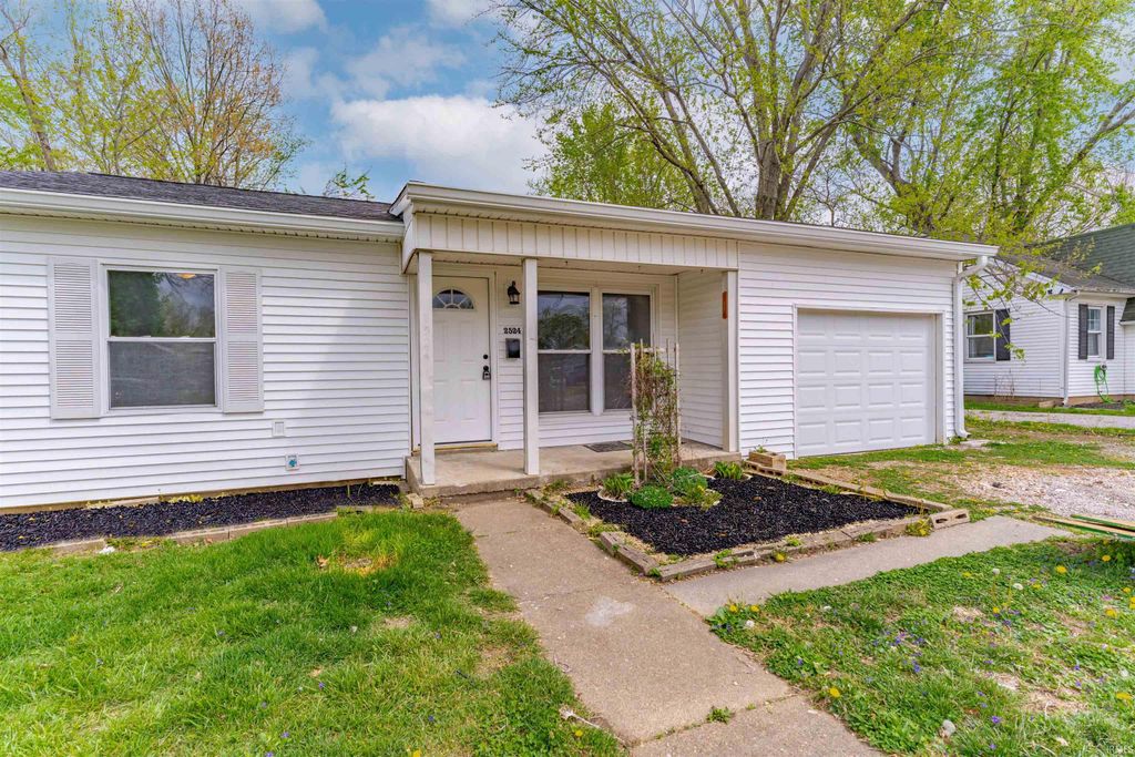 Photo of 2524 E Riverside Drive, Evansville, IN 47714 (MLS # 202611424)