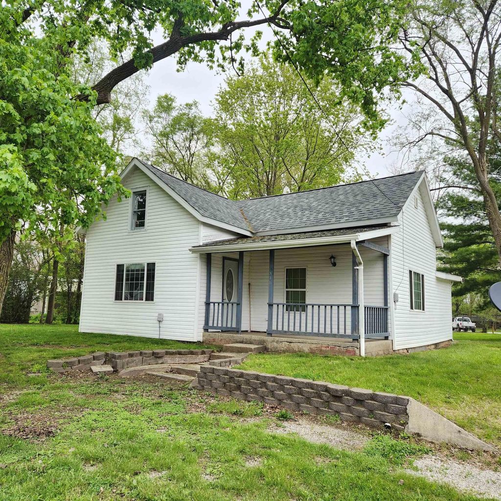 Photo of 810 W Tower Street, Pierceton, IN 46562 (MLS # 202622553)
