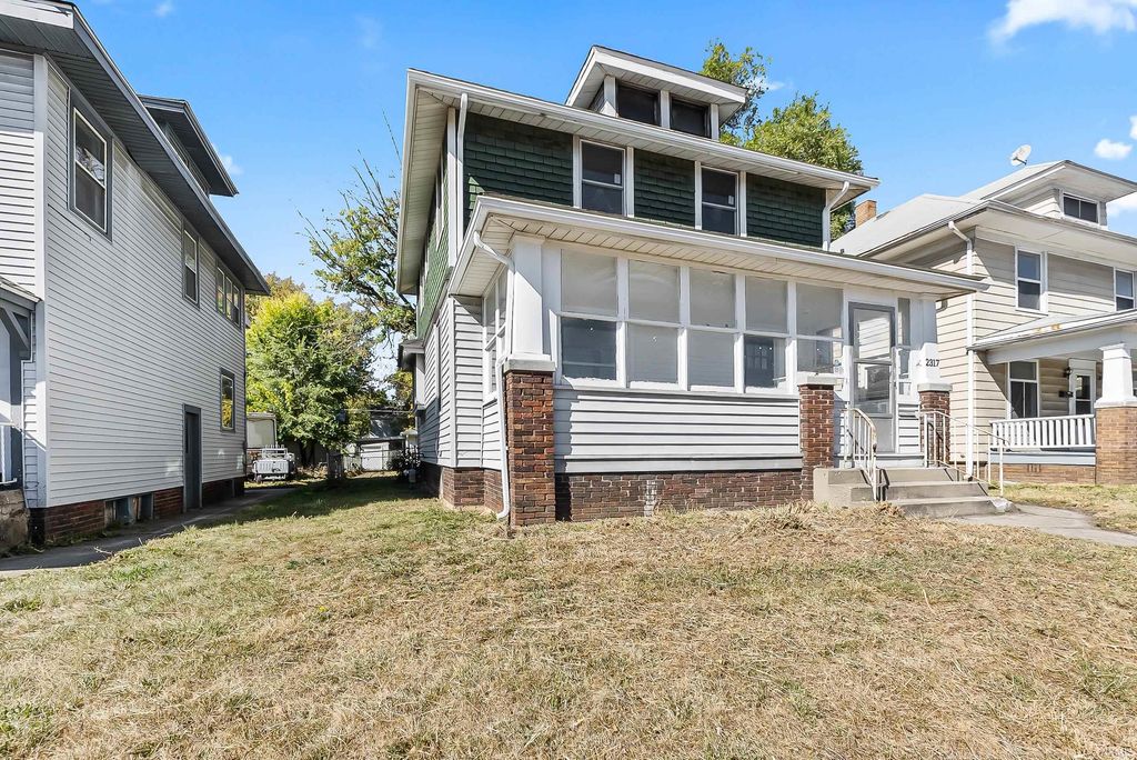 Photo of 2317 N Clinton Street, Fort Wayne, IN 46805 (MLS # 202543229)