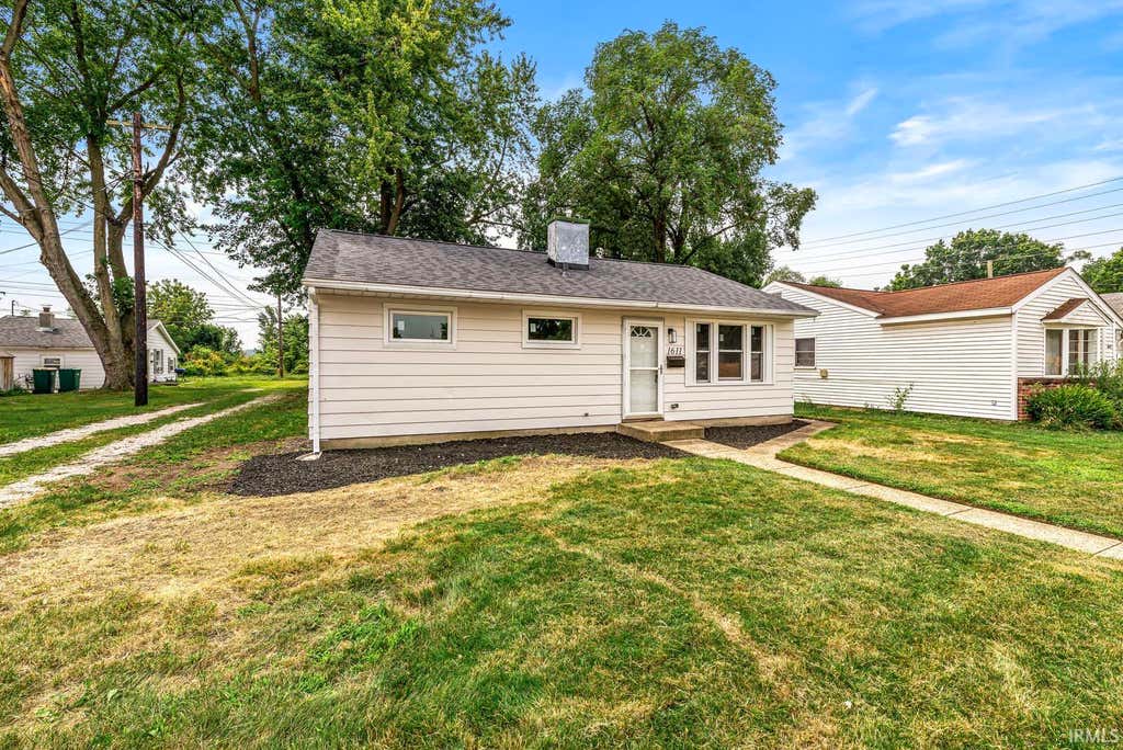 Photo of 1611 E 4th Street, Mishawaka, IN 46544 (MLS # 202630931)
