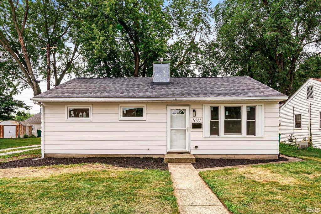 Photo of 1611 E 4th Street, Mishawaka, IN 46544 (MLS # 202630931)