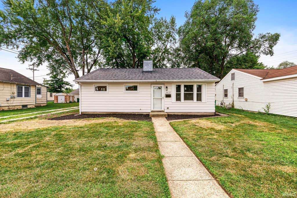 Photo of 1611 E 4th Street, Mishawaka, IN 46544 (MLS # 202630931)