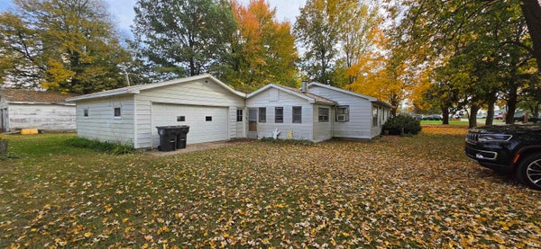 301 DONNA ST, LEESBURG, IN 46538 - Image 2e9945833ce4ecbd0b4aeddd774c4f02/4038794501