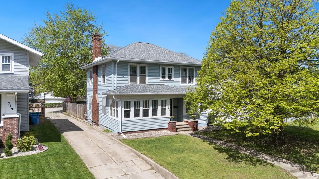 Photo of 321 N Main Street, Columbia City, IN 46725 (MLS # 202615536)