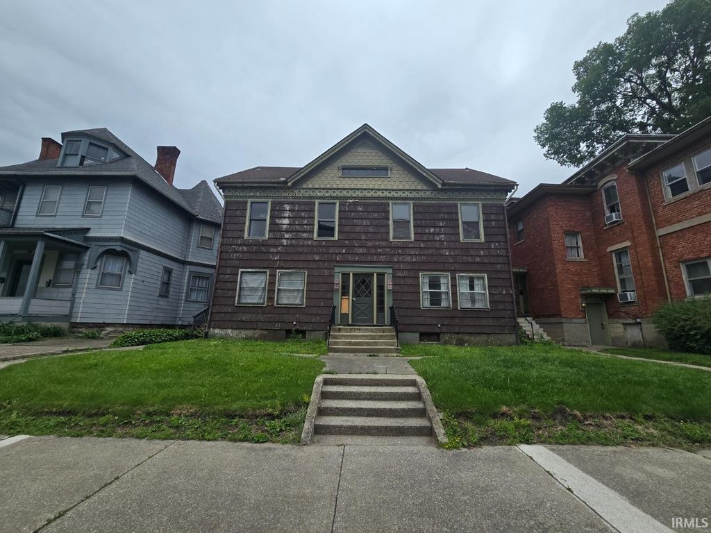 Photo of 813 W Berry Street, Fort Wayne, IN 46802 (MLS # 202624229)