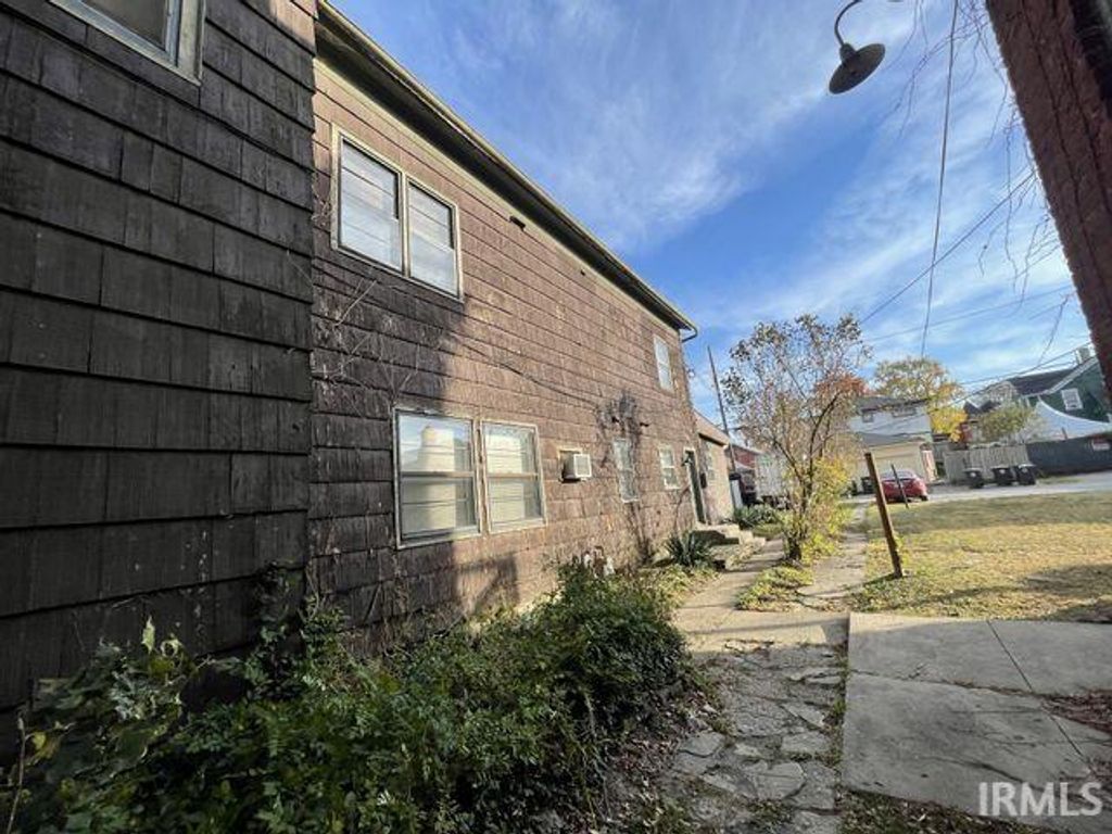 Photo of 813 W Berry Street, Fort Wayne, IN 46802 (MLS # 202624229)
