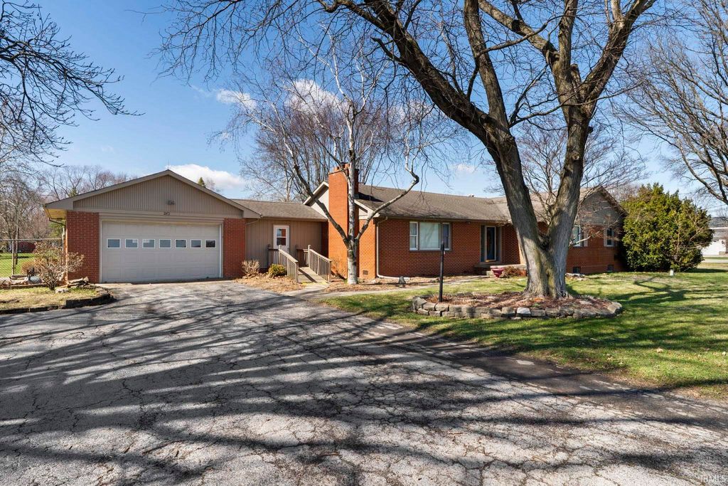 Photo of 262 N ST RD 39, Monticello, IN 47960 (MLS # 202608312)