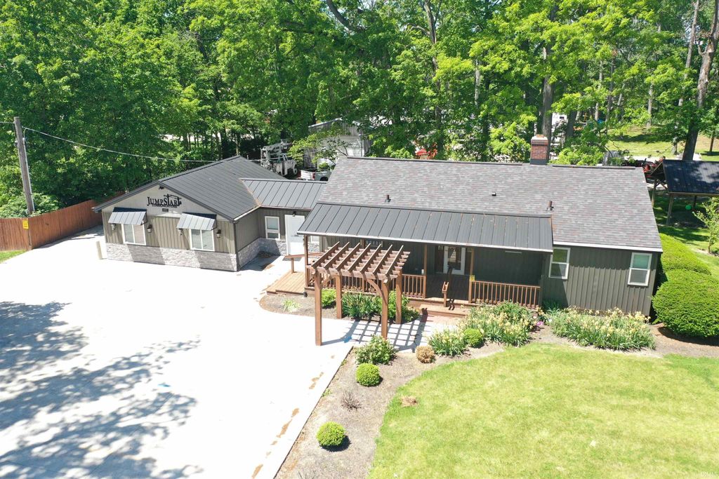 Photo of 6317 Maplecrest Road, Fort Wayne, IN 46835 (MLS # 202628095)