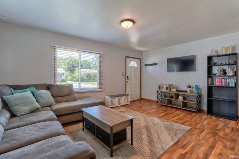 Tiny photo for 2017 Shelby Avenue, Evansville, IN 47714 (MLS # 202625138)