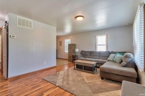 Tiny photo for 2017 Shelby Avenue, Evansville, IN 47714 (MLS # 202625138)