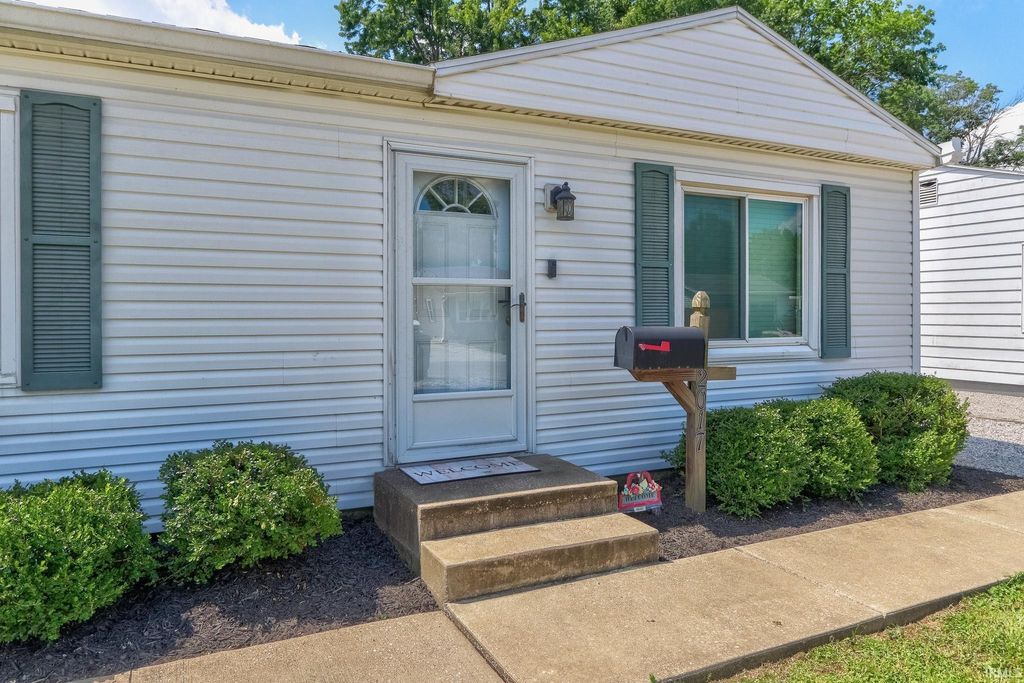 Photo of 2017 Shelby Avenue, Evansville, IN 47714 (MLS # 202625138)