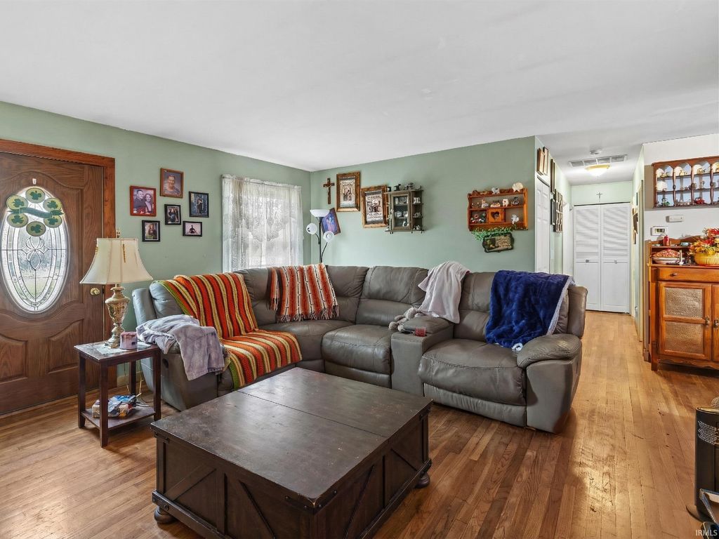 Photo of 7419 Lincoln Avenue, Evansville, IN 47715 (MLS # 202607404)