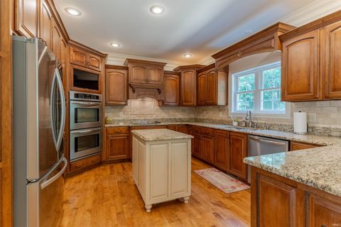 Tiny photo for 8660 Copper Creek Drive, Newburgh, IN 47630 (MLS # 202618698)