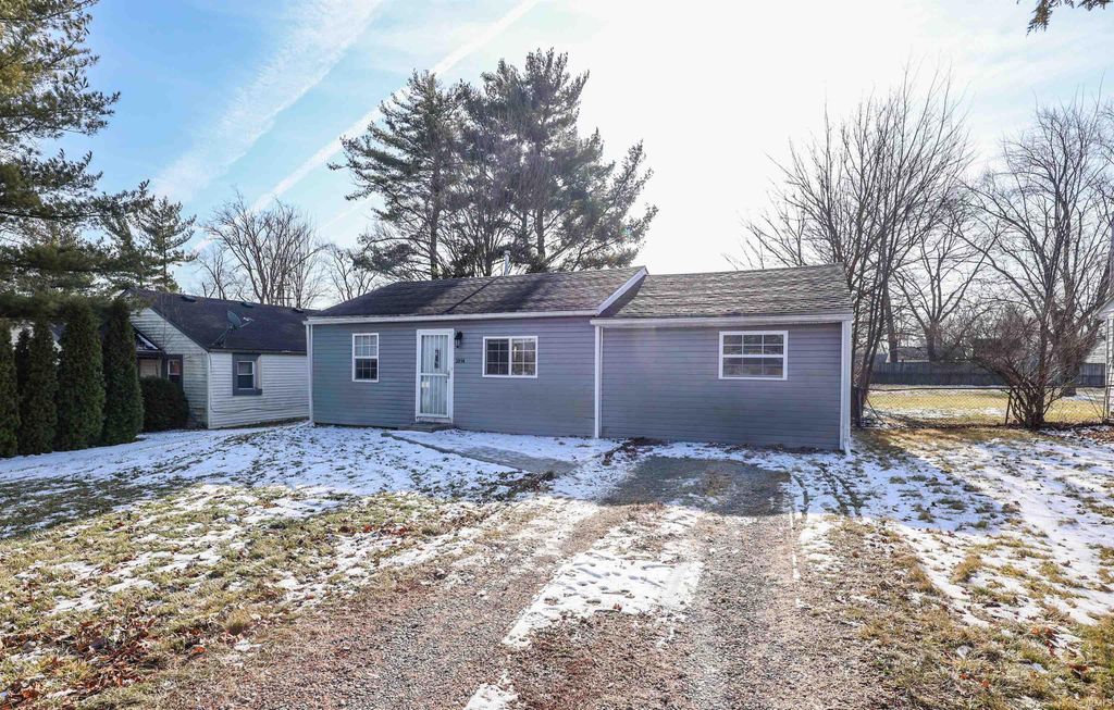 Photo of 3914 Maple Grove Avenue, Fort Wayne, IN 46806 (MLS # 202600512)