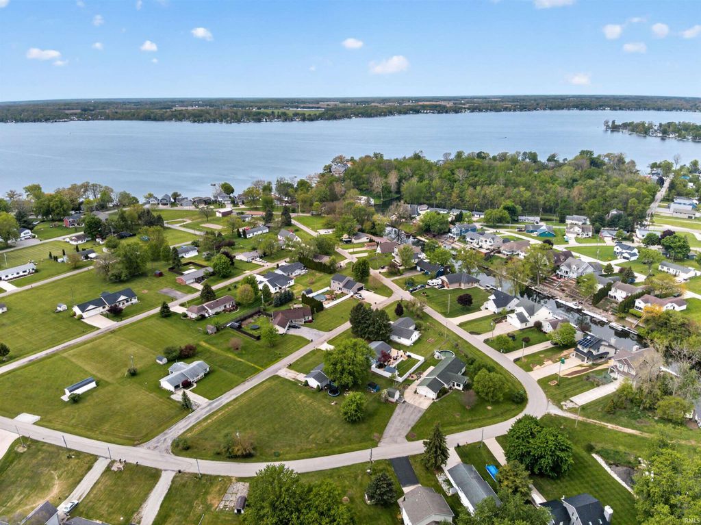 Photo of 9202 E Lilac Lane, Cromwell, IN 46732 (MLS # 202617617)