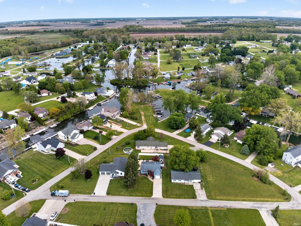 Photo of 9202 E Lilac Lane, Cromwell, IN 46732 (MLS # 202617617)