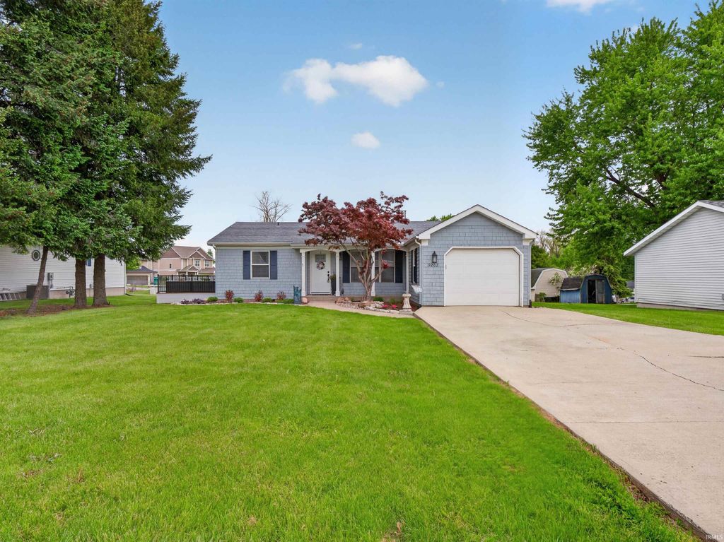 Photo of 9202 E Lilac Lane, Cromwell, IN 46732 (MLS # 202617617)