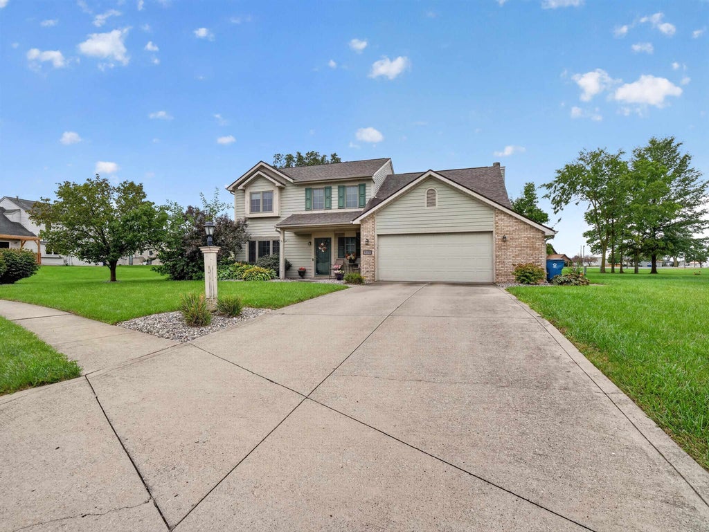 Photo of 815 Hempford Place, Fort Wayne, IN 46819 (MLS # 202640229)