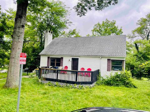 Photo of 417 S SWAIN Avenue, Bloomington, IN 47401 (MLS # 202608442)