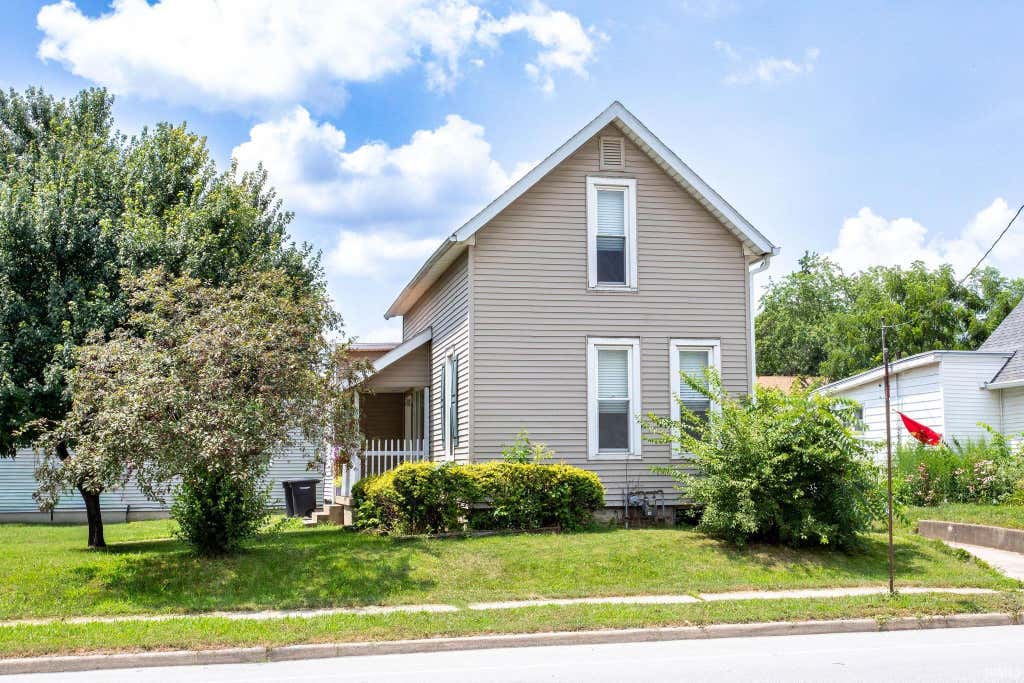 Photo of 1518 S 4th Street, Lafayette, IN 47905 (MLS # 202628806)