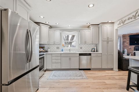 Tiny photo for 4303 Gary Lee Drive, Kokomo, IN 46902 (MLS # 202605397)