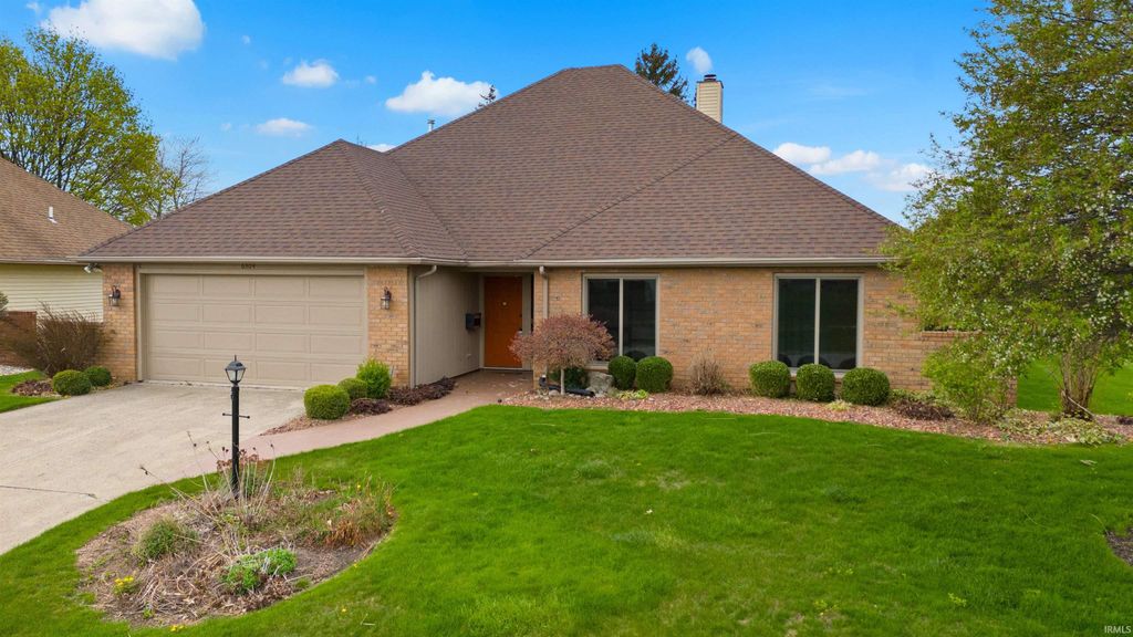 Photo of 6304 BAYCHESTER Drive, Fort Wayne, IN 46815 (MLS # 202613174)