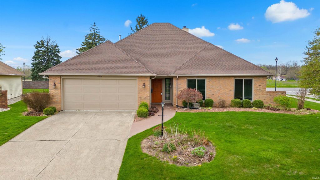 Photo of 6304 BAYCHESTER Drive, Fort Wayne, IN 46815 (MLS # 202613174)