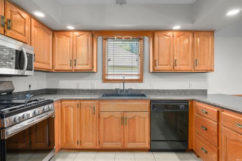 Tiny photo for 6304 BAYCHESTER Drive, Fort Wayne, IN 46815 (MLS # 202613174)