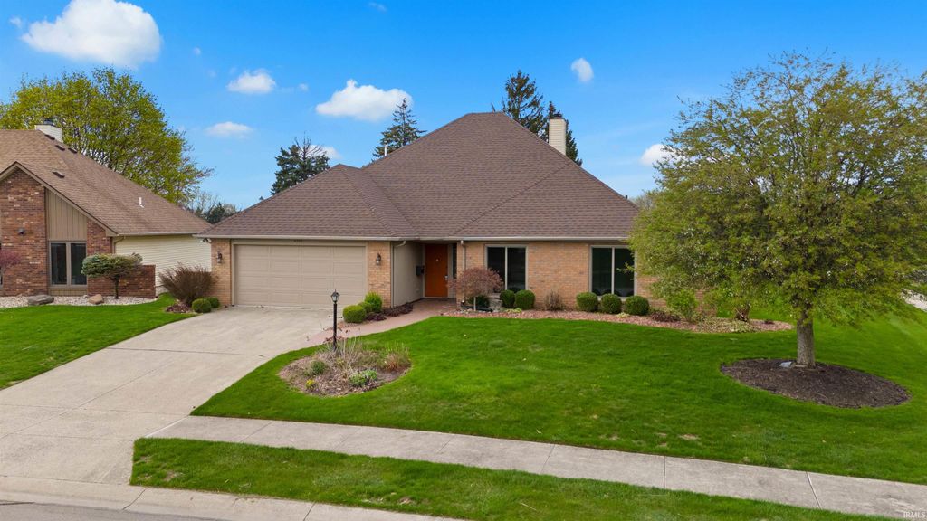 Photo of 6304 BAYCHESTER Drive, Fort Wayne, IN 46815 (MLS # 202613174)
