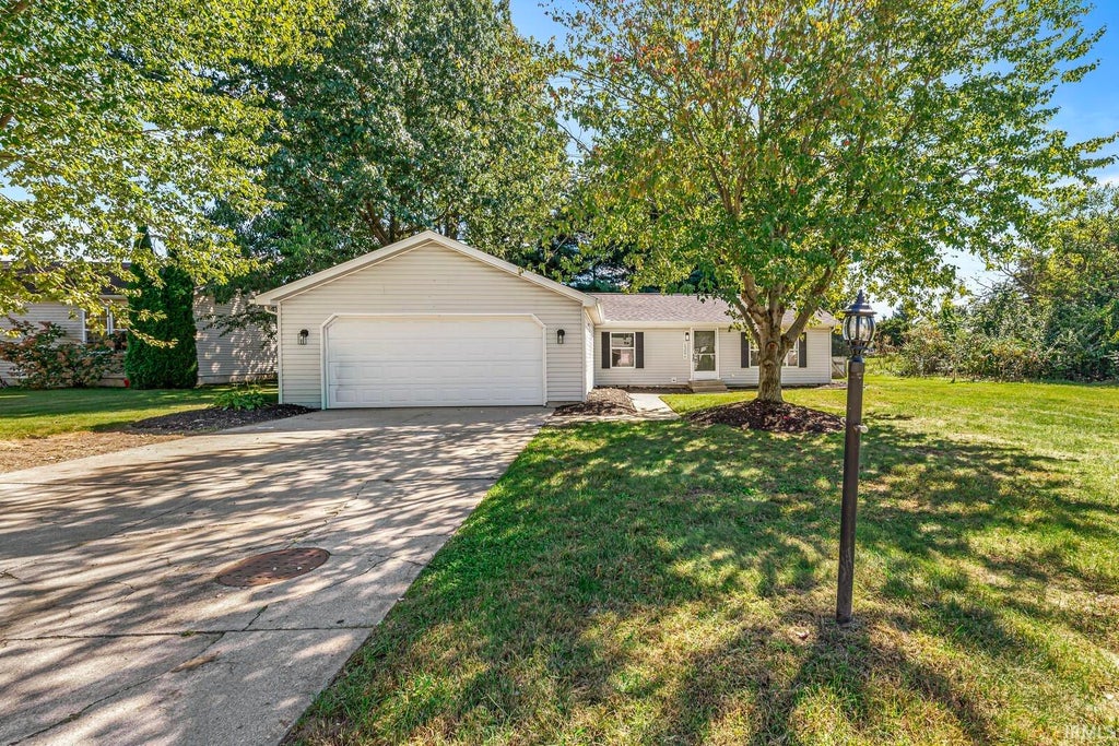 Photo of 53096 Crystal Pond Drive, Elkhart, IN 46514 (MLS # 202640304)