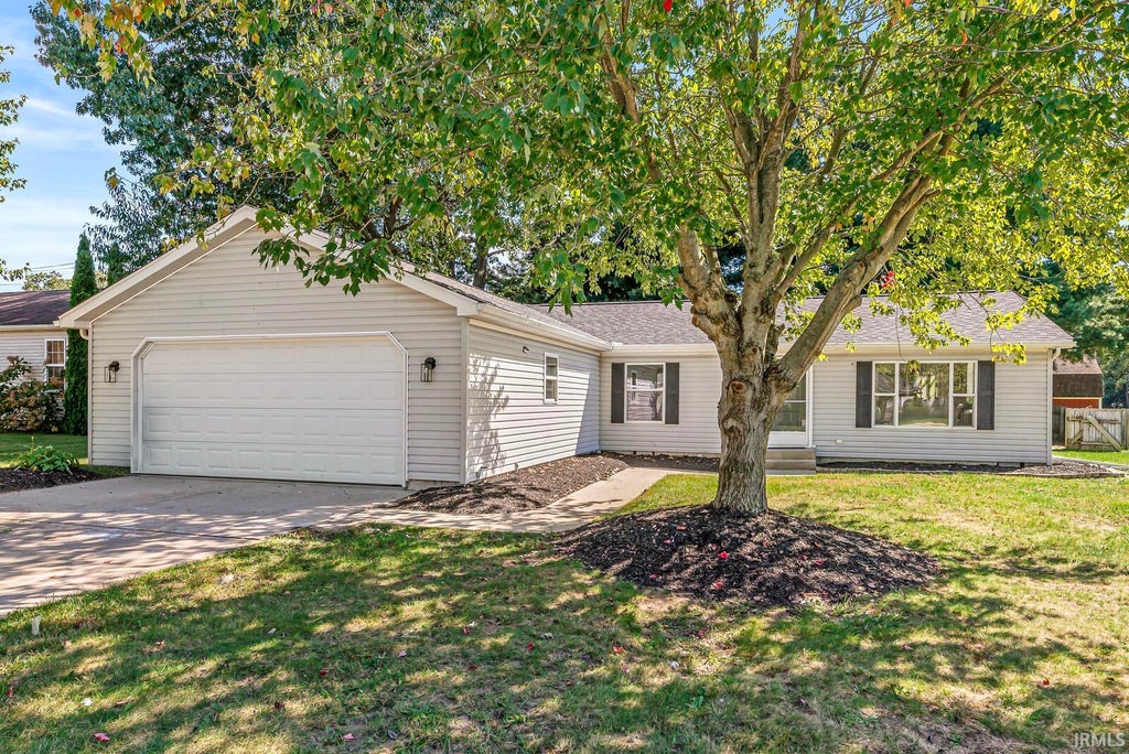 Photo of 53096 Crystal Pond Drive, Elkhart, IN 46514 (MLS # 202640304)