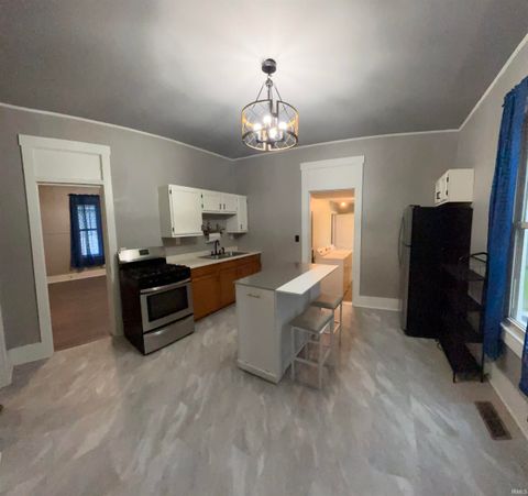 Tiny photo for 705 Upper 11th Street, Vincennes, IN 47591 (MLS # 202618724)