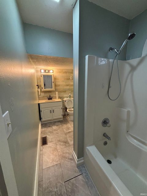 Tiny photo for 705 Upper 11th Street, Vincennes, IN 47591 (MLS # 202618724)