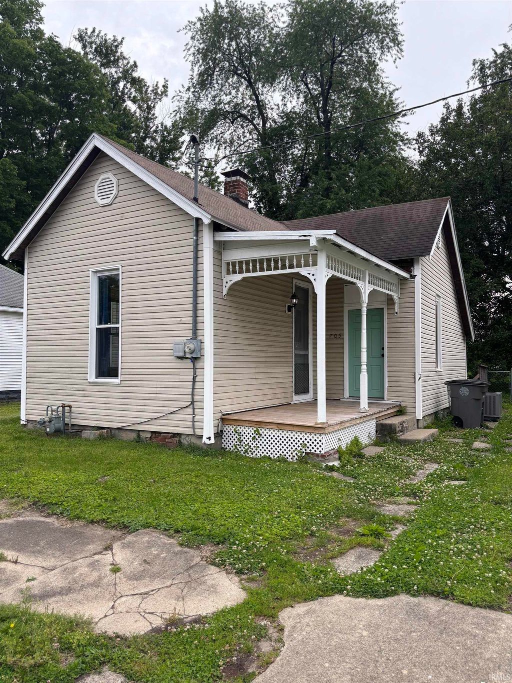 Photo of 705 Upper 11th Street, Vincennes, IN 47591 (MLS # 202618724)