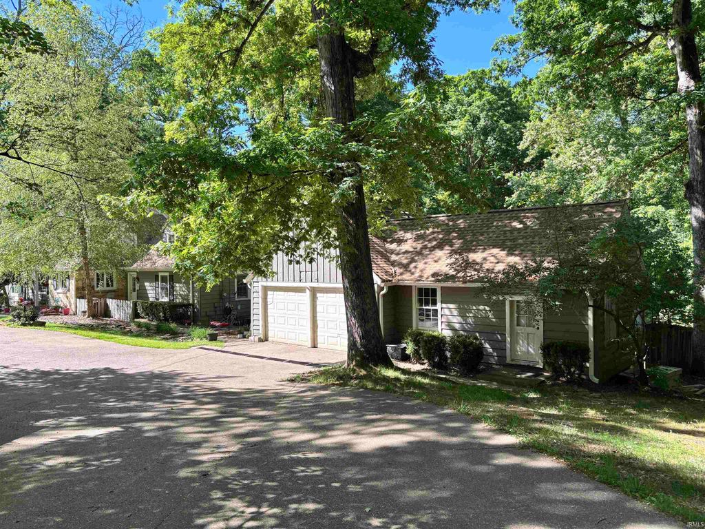 Photo of 10306 Browning Road, Evansville, IN 47725 (MLS # 202618118)