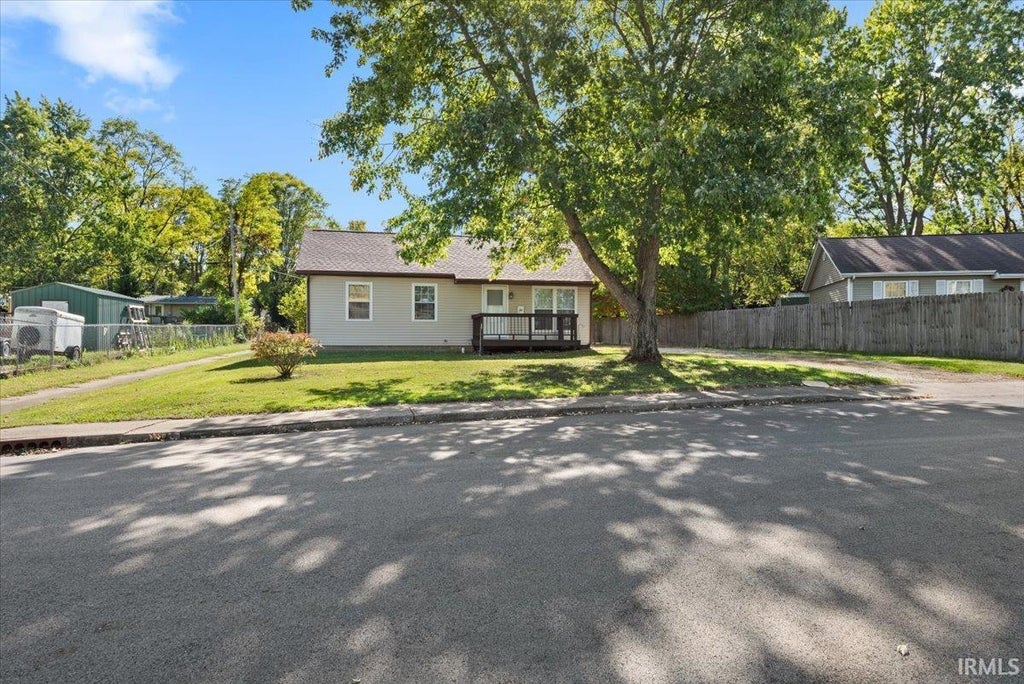 Photo of 1011 N Blair Avenue, Bloomington, IN 47404 (MLS # 202642137)