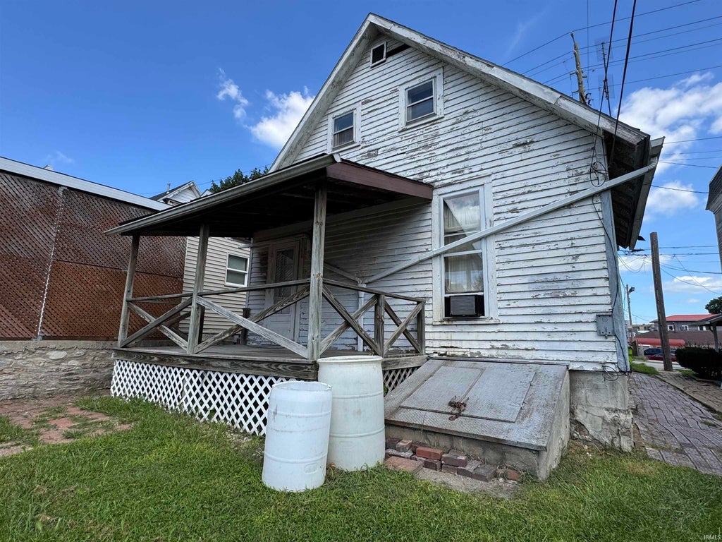 Photo of 528 Poplar Street, Huntington, IN 46750 (MLS # 202634857)