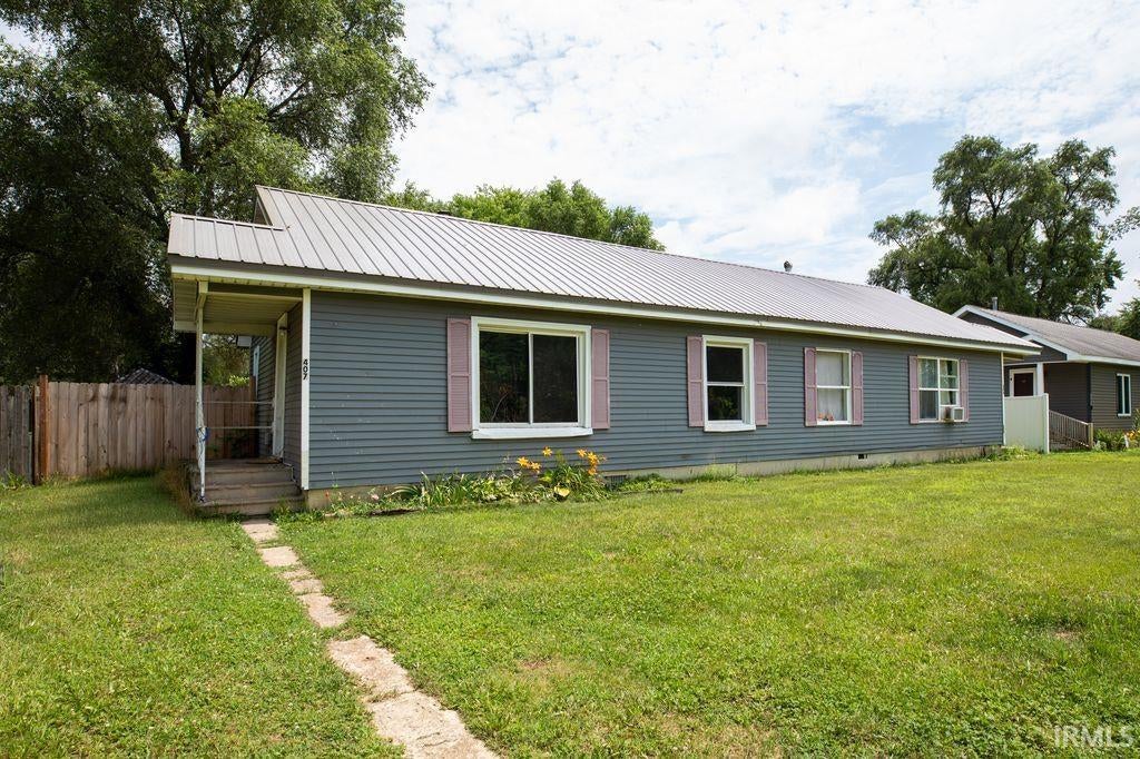 Photo of 405 - 407 N Roosevelt Road, Knox, IN 46534 (MLS # 202626998)