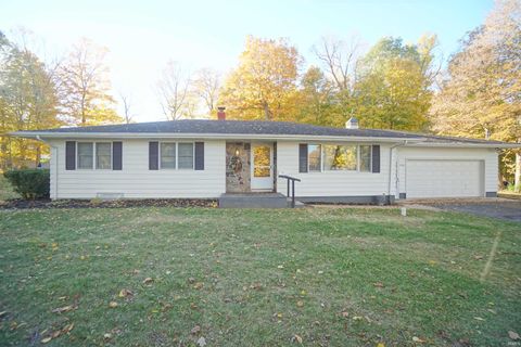 Photo of 2563 S Woodland Trail, Warsaw, IN 46580 (MLS # 202544880)