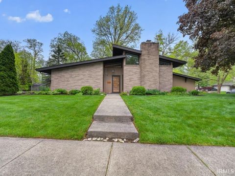 Tiny photo for 1723 Forest Downs Drive, Fort Wayne, IN 46815 (MLS # 202617936)