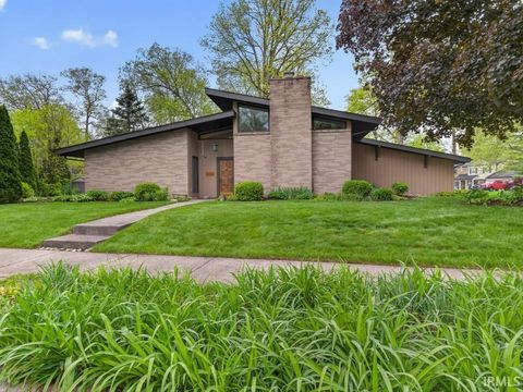 Photo of 1723 Forest Downs Drive, Fort Wayne, IN 46815 (MLS # 202617936)
