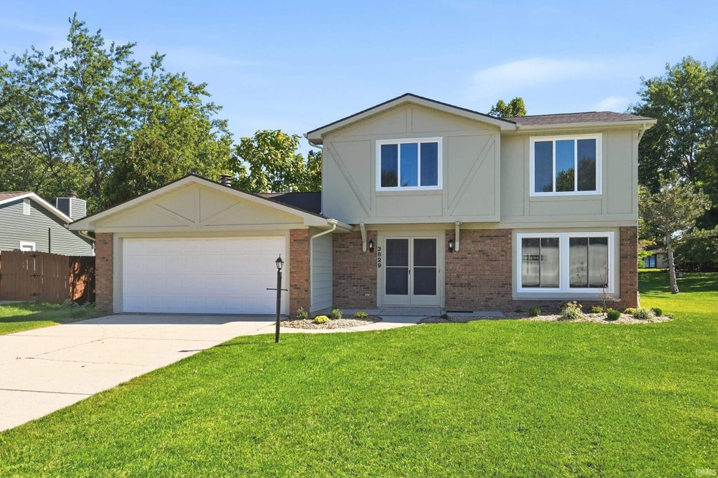 Photo of 3829 Blythewood Place, Fort Wayne, IN 46804 (MLS # 202641699)