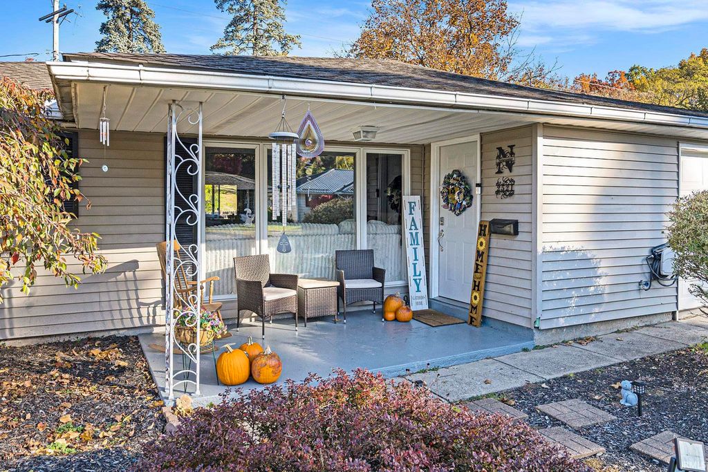 Photo of 2521 Club Drive, South Bend, IN 46615 (MLS # 202545190)