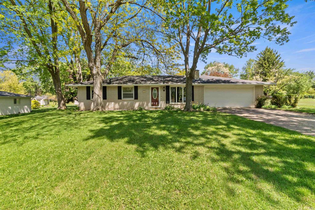 Photo of 636 W Reade Avenue, Upland, IN 46989 (MLS # 202617684)