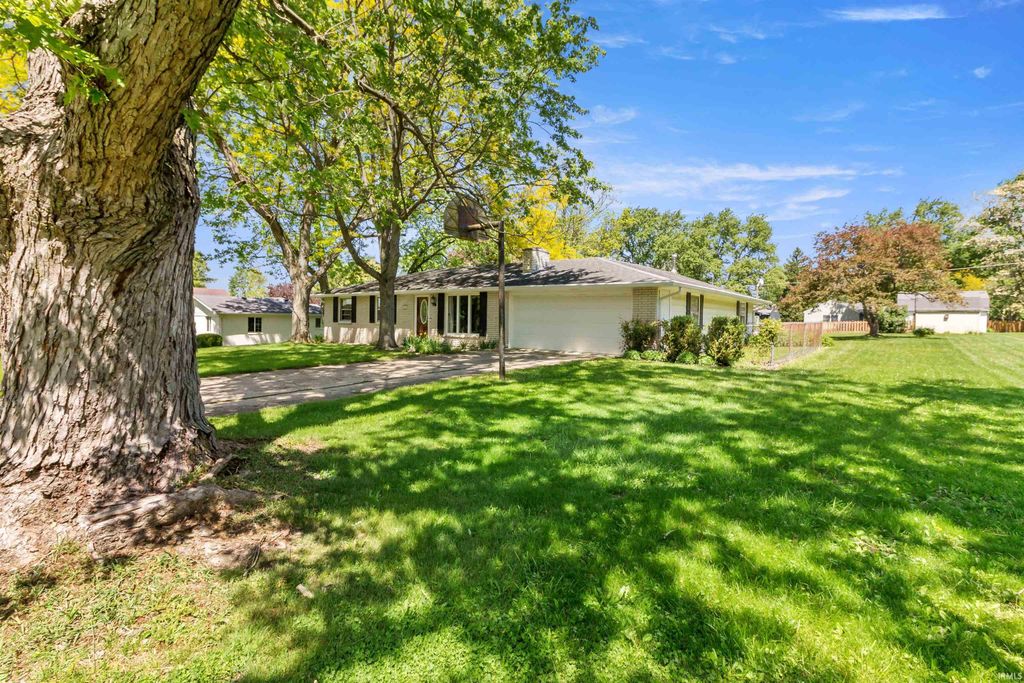 Photo of 636 W Reade Avenue, Upland, IN 46989 (MLS # 202617684)