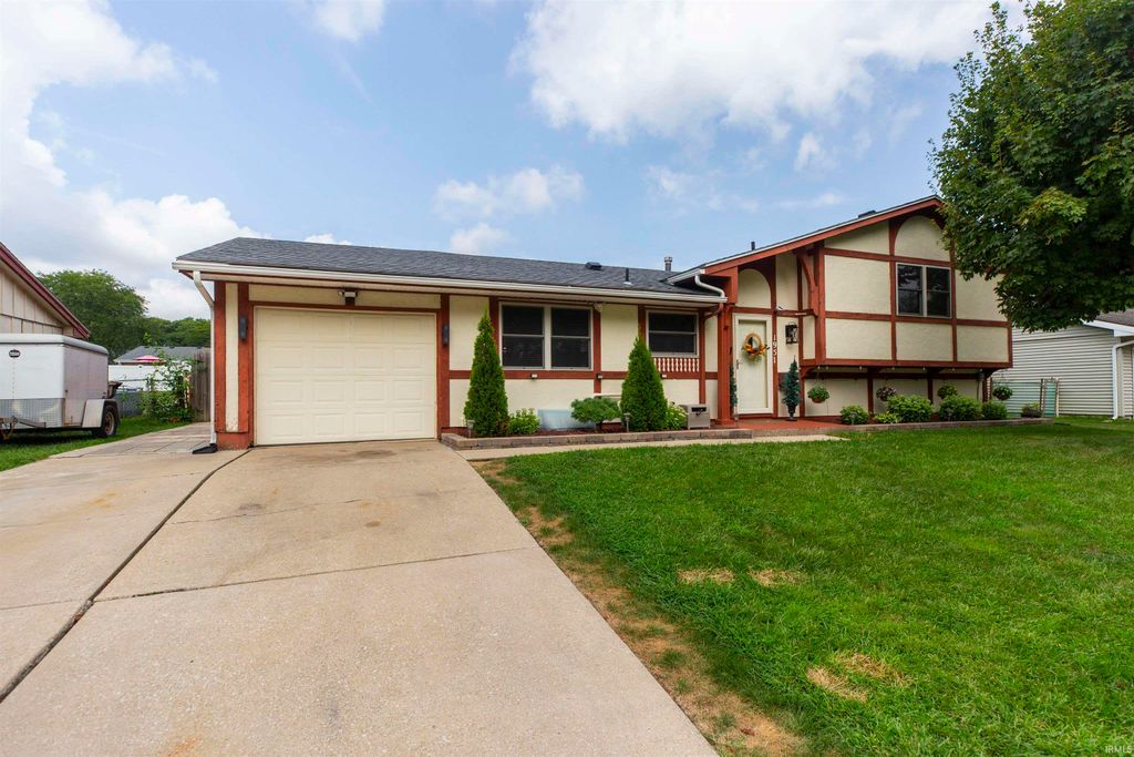 Photo of 1951 Broadford Drive, South Bend, IN 46614 (MLS # 202548298)