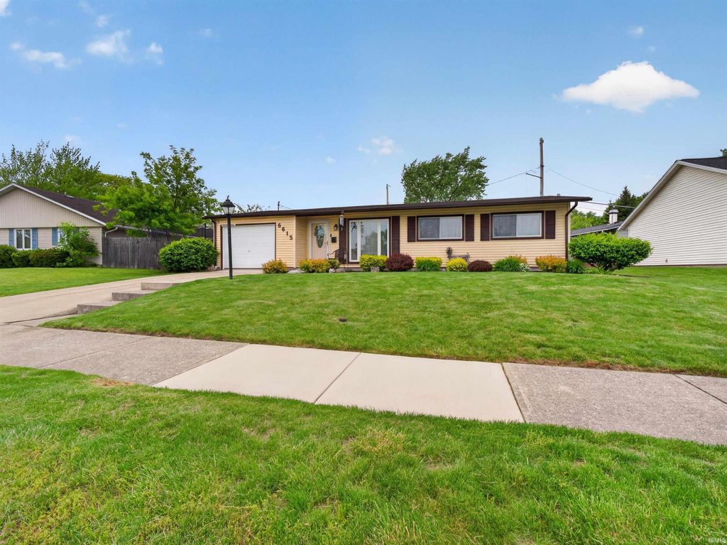 Photo of 6615 Redbud Drive, Fort Wayne, IN 46825 (MLS # 202619150)